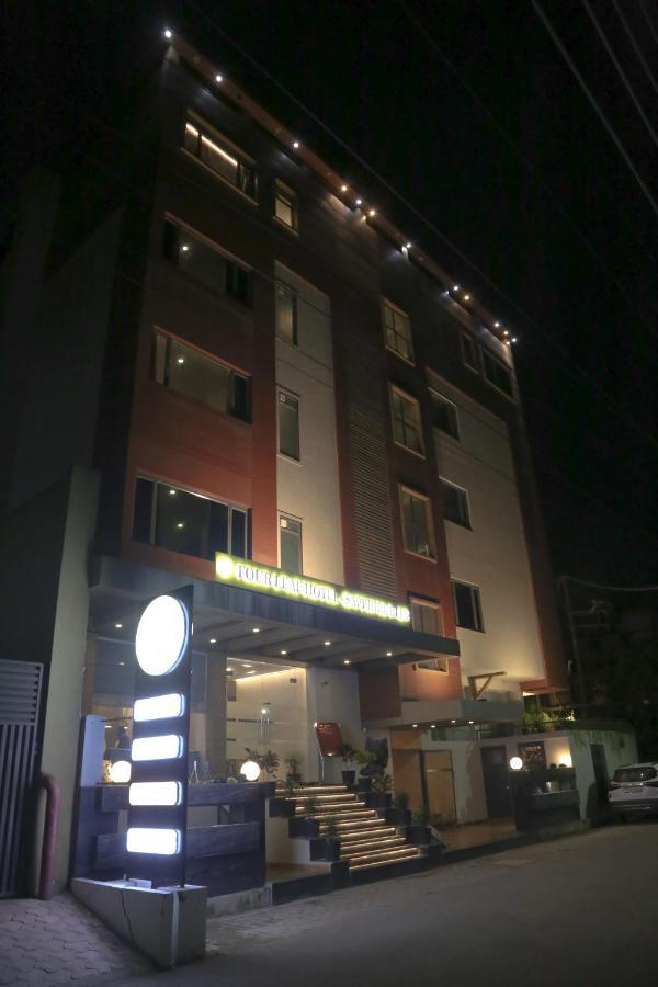 Four Leaf Hotel - Sapphire Blue, فاراناسي المظهر الخارجي الصورة