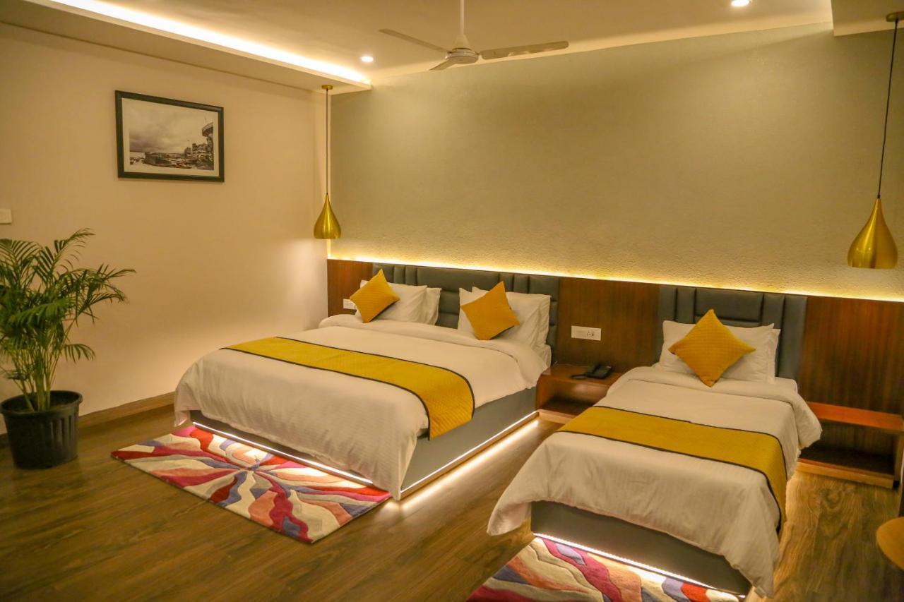 Four Leaf Hotel - Sapphire Blue, فاراناسي المظهر الخارجي الصورة