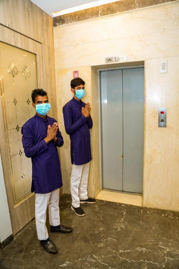 Four Leaf Hotel - Sapphire Blue, فاراناسي المظهر الخارجي الصورة