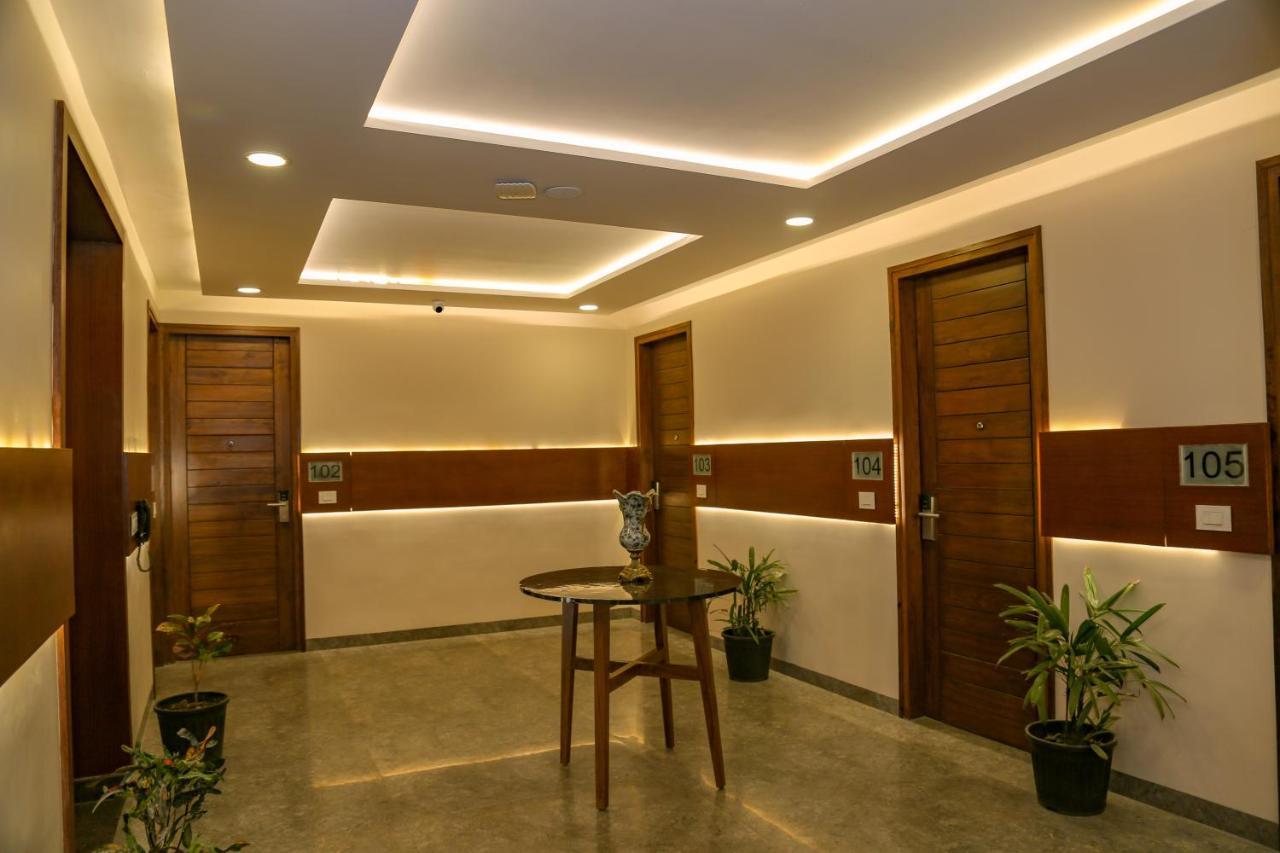 Four Leaf Hotel - Sapphire Blue, فاراناسي المظهر الخارجي الصورة