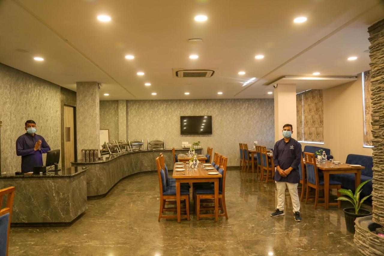 Four Leaf Hotel - Sapphire Blue, فاراناسي المظهر الخارجي الصورة