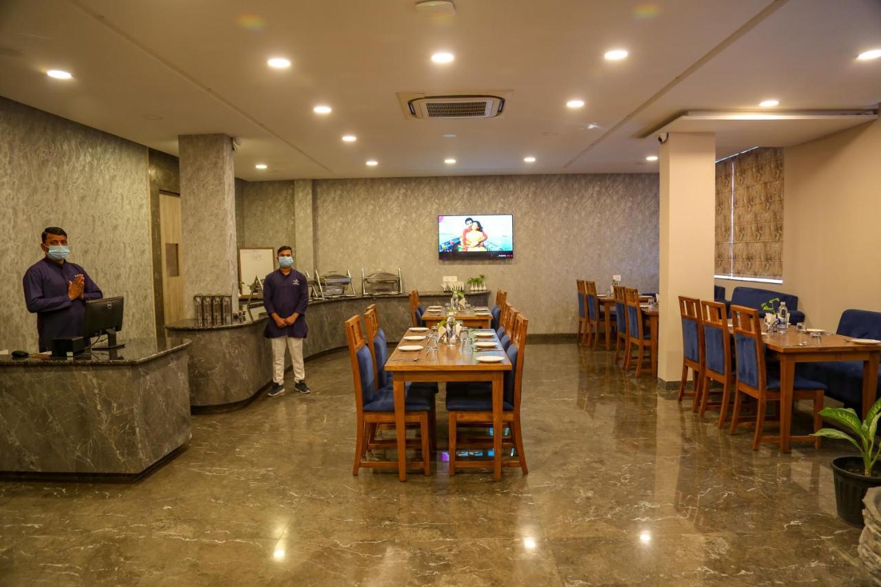 Four Leaf Hotel - Sapphire Blue, فاراناسي المظهر الخارجي الصورة