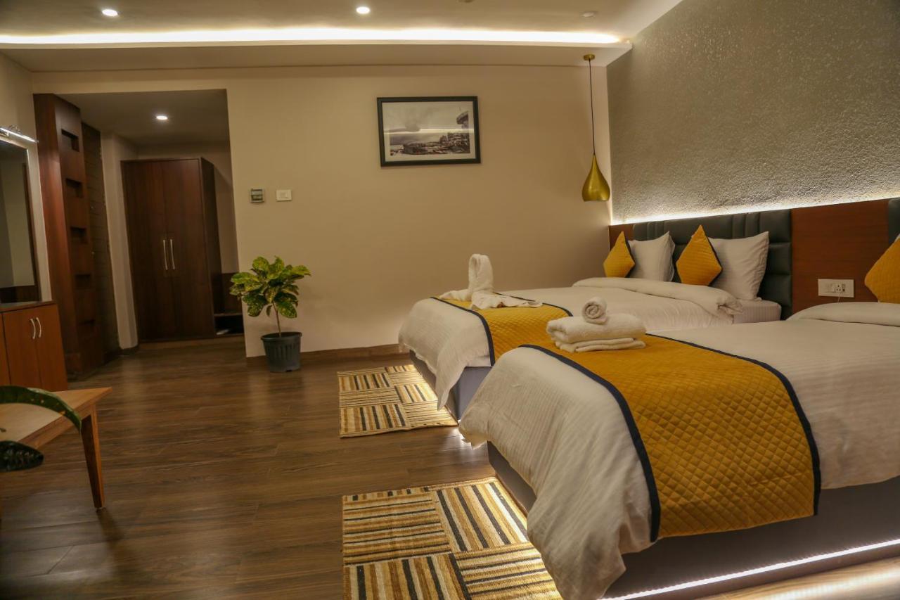 Four Leaf Hotel - Sapphire Blue, فاراناسي المظهر الخارجي الصورة