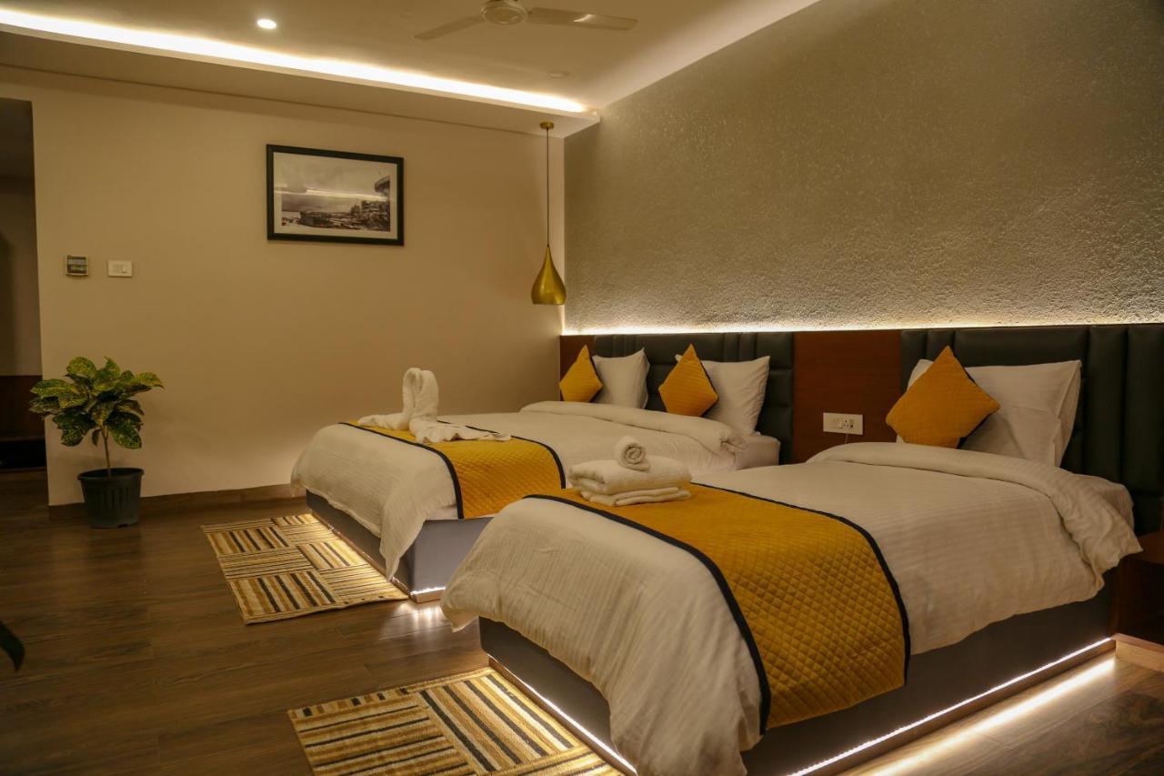 Four Leaf Hotel - Sapphire Blue, فاراناسي المظهر الخارجي الصورة
