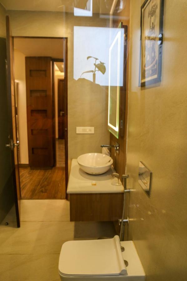 Four Leaf Hotel - Sapphire Blue, فاراناسي المظهر الخارجي الصورة