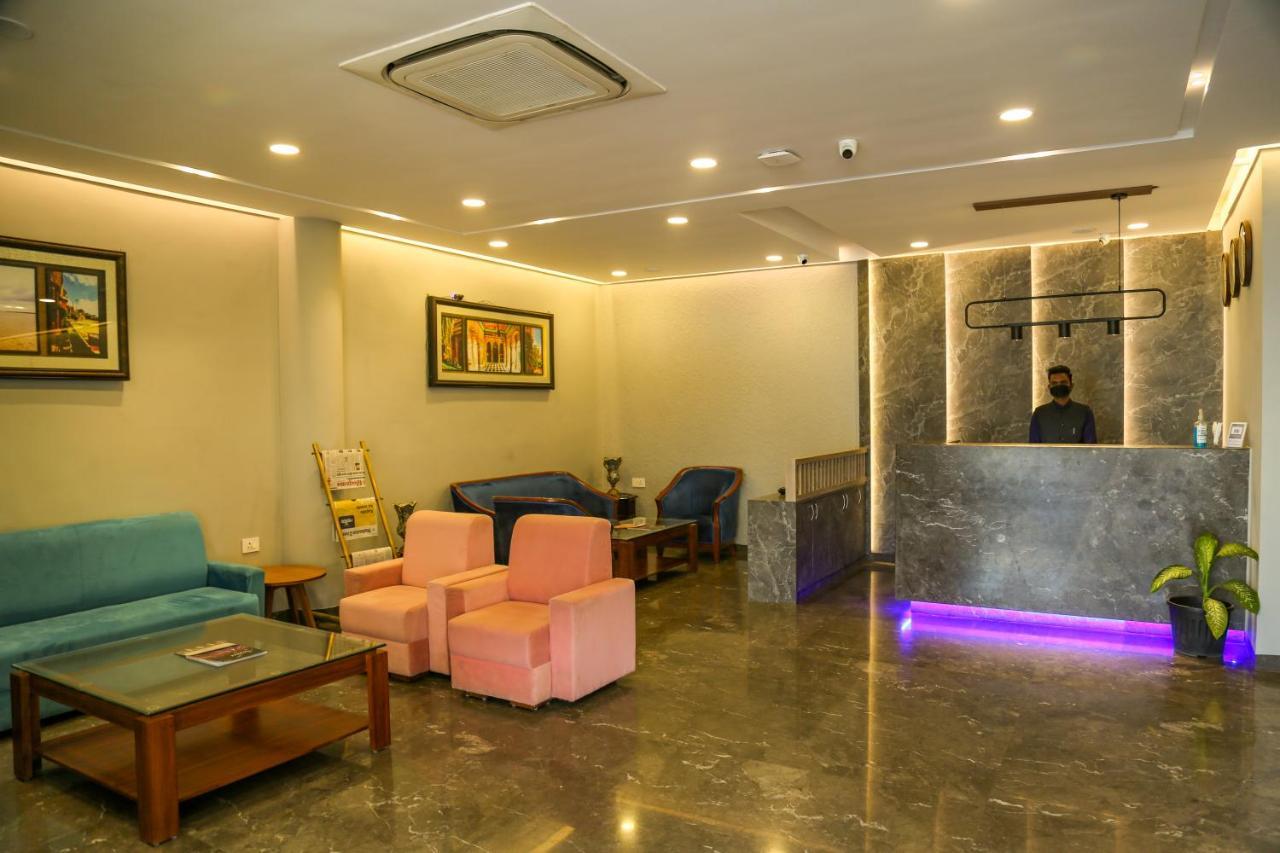 Four Leaf Hotel - Sapphire Blue, فاراناسي المظهر الخارجي الصورة