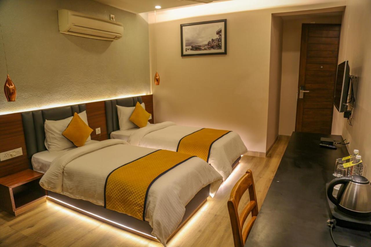 Four Leaf Hotel - Sapphire Blue, فاراناسي المظهر الخارجي الصورة