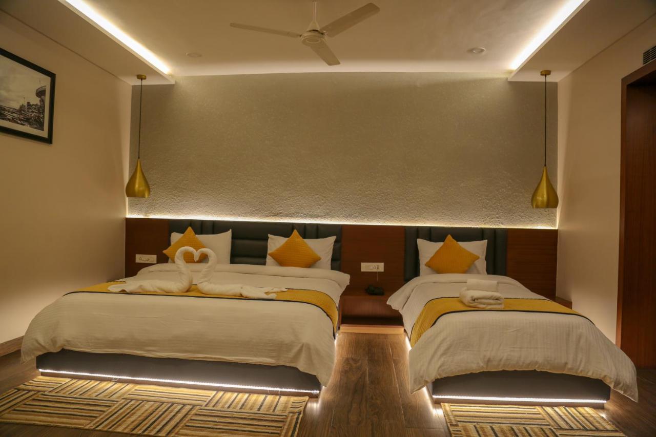 Four Leaf Hotel - Sapphire Blue, فاراناسي المظهر الخارجي الصورة